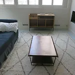 A Bright Parisian Loft In The Heart Of The 17th Arrondissement * パリ