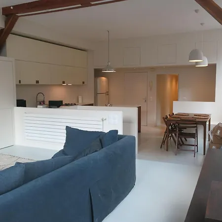 A Bright Parisian Loft In The Heart Of The 17th Arrondissement Апартаменты Париж