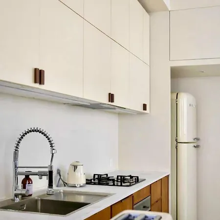 A Bright Parisian Loft In The Heart Of The 17th Arrondissement Апартаменты
