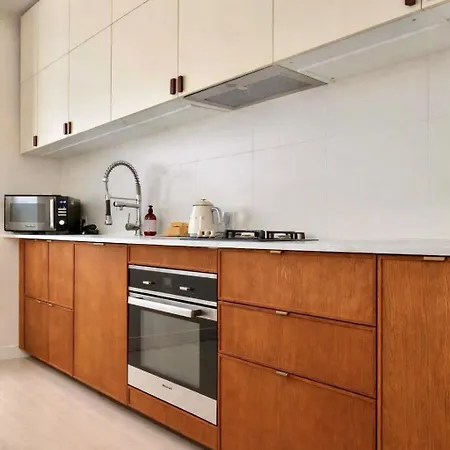 A Bright Parisian Loft In The Heart Of The 17th Arrondissement Апартаменты Париж