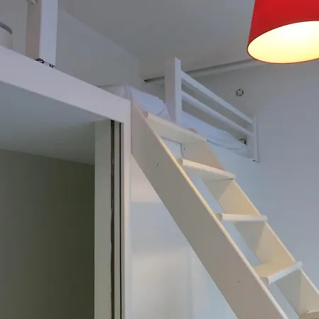 A Bright Parisian Loft In The Heart Of The 17th Arrondissement * Paříž