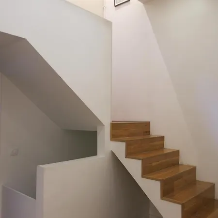 Апартаменты A Bright Parisian Loft In The Heart Of The 17th Arrondissement Париж
